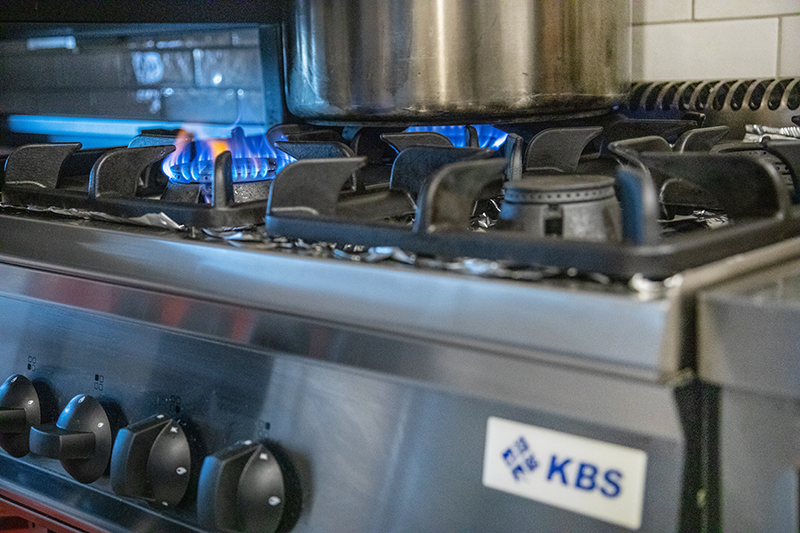 KBS Gastrotechnik Gas-Herd 30kW 6 Brenner offener Unterbau 2 KBS Gastrotechnik Gas-Herd 30kW 6 Brenner offener Unterbau – Bild 2