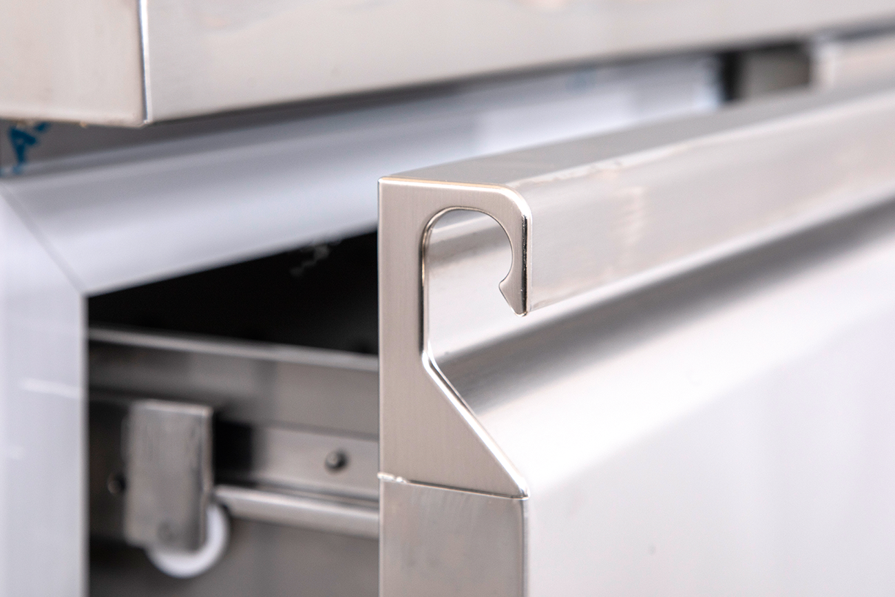 KBS Gastrotechnik Kühltisch Ready KT3612 mit Arbeitsplatte, Aufkantung 2 Türen, 2 halbe Schubladen 3 KBS Gastrotechnik Kühltisch Ready KT3612 mit Arbeitsplatte, Aufkantung 2 Türen, 2 halbe Schubladen – Bild 3